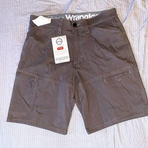 NWT Wrangler all terrain gear cargo shorts
